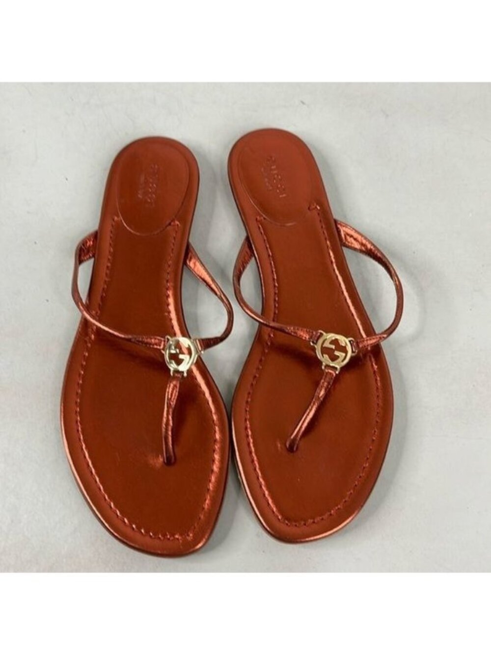 GUCCI VTG Brass Logo Embellished T Strap Leather Thong Metallic Slide Sandal Fla - Picture 1 of 8